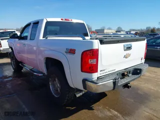 2009 Chevrolet Silverado 1500 LT with VIN 1GCEK29029Z130899, listed as a IAAI auction lot 41497426 with 161,609 mi miles. Bid and sale history available at carsss.com. Image 3.