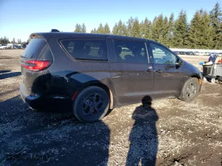 2023 Chrysler Pacifica Hybrid Limited with VIN 2C4RC1S77PR609357, listed as a Copart auction lot 44995975 with 60,627 mi miles and Salvage Title. Bid and sale history available at carsss.com. Image 3.