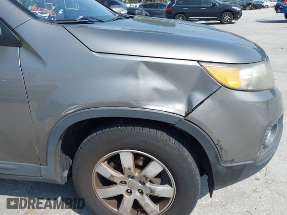 2012 Kia Sorento LX z VIN 5XYKT3A69CG214682, wystawiony jako IAAI lot #42243166 z przebiegiem 125 323 mil mil oraz . Historia ofert i sprzedaży dostępna na DreamBid. Obrazek 12.