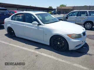 2008 BMW 3 Series 335i z VIN WBAVB77528NH78762, wystawiony jako IAAI lot #42414203 z przebiegiem 138 115 mil mil oraz . Historia ofert i sprzedaży dostępna na DreamBid. Obrazek 1.