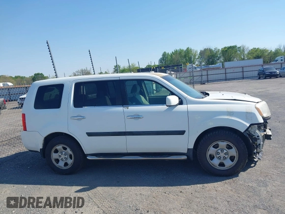 2011 Honda Pilot LX with VIN 5FNYF4H21BB094179, listed as a IAAI auction lot 42012733 with 183,546 mi miles. Bid and sale history available at carsss.com. Image 13.