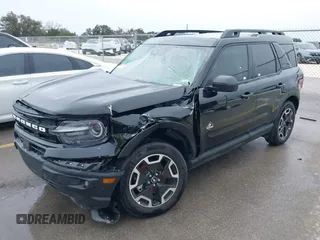 2024 Ford Bronco Sport Outer Banks z VIN 3FMCR9C61RRE99441, wystawiony jako IAAI lot #41560792 z przebiegiem 2631 mil mil oraz . Historia ofert i sprzedaży dostępna na DreamBid. Obrazek 2.