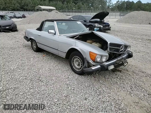 1982 Mercedes-Benz 380 SL z VIN WDBBA45A0CB014230, wystawiony jako Copart lot #71148724 z przebiegiem 133 903 mil mil oraz Nie do naprawy • Non repairable. Historia ofert i sprzedaży dostępna na DreamBid. Obrazek 11.