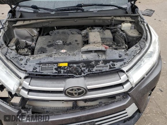 2018 Toyota Highlander SE with VIN 5TDKZRFH1JS545249, listed as a Copart auction lot 55875935 with 107,601 mi miles and Salvage title. Bid and sale history available at DreamBid. Image 12.