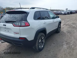 2019 Jeep Cherokee Trailhawk Elite with VIN 1C4PJMBX4KD351261, listed as a IAAI auction lot 41944727 with 97,849 mi miles. Bid and sale history available at carsss.com. Image 4.