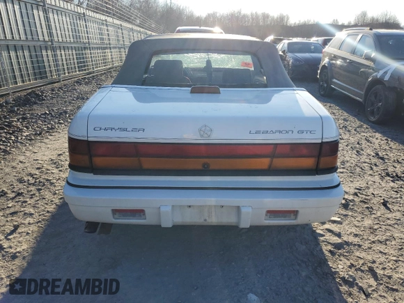 1993 Chrysler LeBaron z VIN 1C3XU4534PF654847, wystawiony jako Copart lot #84391684 z przebiegiem 129 520 mil mil oraz Szkoda całkowita • Salvage title. Historia ofert i sprzedaży dostępna na DreamBid. Obrazek 6.