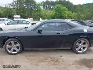 2010 Dodge Challenger R/T with VIN 2B3CJ5DT6AH283515, listed as a IAAI auction lot 42091794 with 1 mi miles. Bid and sale history available at carsss.com. Image 12.