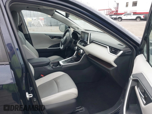 2020 Toyota RAV4 Hybrid Limited with VIN 4T3DWRFV1LU005327, listed as a IAAI auction lot 41886432 with 13,107 mi miles. Bid and sale history available at carsss.com. Image 5.