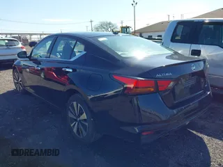 2020 Nissan Altima SV z VIN 1N4BL4DW5LN300300, wystawiony jako IAAI lot #42123005 z przebiegiem 143 185 mil mil oraz . Historia ofert i sprzedaży dostępna na DreamBid. Obrazek 3.
