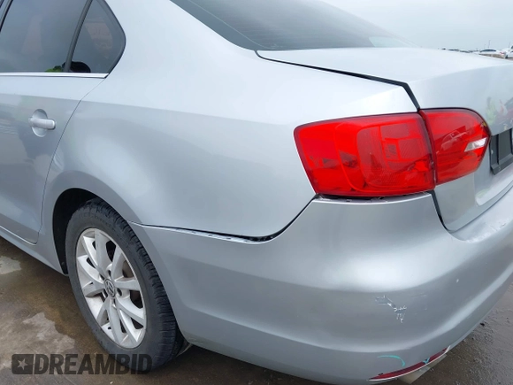 2013 Volkswagen Jetta SE with VIN 3VWDX7AJXDM373706, listed as a IAAI auction lot 42161655 with 202,471 mi miles and . Bid and sale history available at DreamBid. Image 6.
