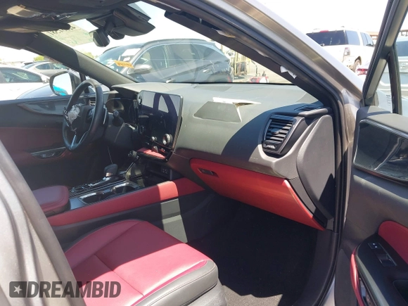 2024 Lexus NX 350 Premium z VIN 2T2GGCEZ3RC049310, wystawiony jako IAAI lot #42551581 z przebiegiem 12 938 mil mil oraz . Historia ofert i sprzedaży dostępna na DreamBid. Obrazek 5.