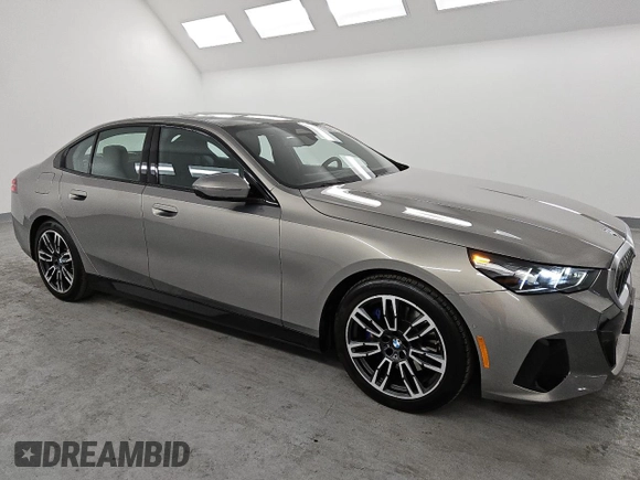 2024 BMW 5 Series 530i with VIN WBA43FJ0XRCS73661, listed as a Copart auction lot 49742735 with 19,148 mi miles and Clean Title. Bid and sale history available at carsss.com. Image 4.
