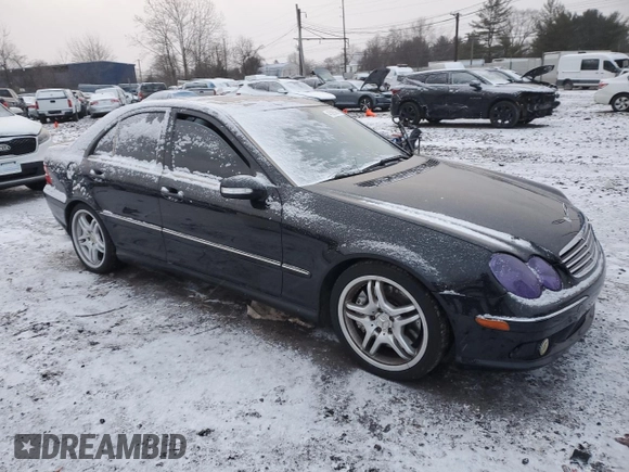 2005 Mercedes-Benz C 55 AMG z VIN WDBRF76J35F584816, wystawiony jako Copart lot #45890395 z przebiegiem 154 772 mil mil oraz Szkoda całkowita • Salvage title. Historia ofert i sprzedaży dostępna na DreamBid. Obrazek 4.