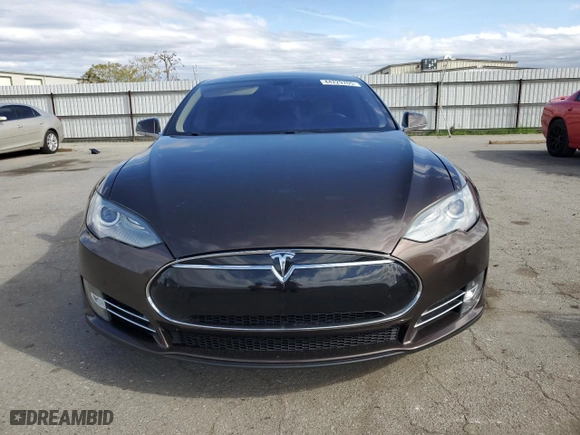 2013 Tesla Model S with VIN 5YJSA1DN7DFP13972, listed as a Copart auction lot 44229765 with 145866 miles and Salvage Title. Bid and sale history available at carsss.com. Image 5.