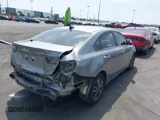 2024 Kia Forte LXS z VIN 3KPF24AD1RE748029, wystawiony jako IAAI lot #42107090 z przebiegiem 27 832 mil mil oraz . Historia ofert i sprzedaży dostępna na DreamBid. Obrazek 4.