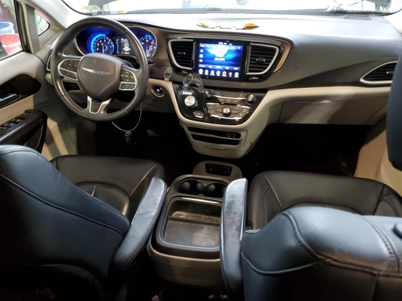 2017 Chrysler Pacifica Touring L with VIN 2C4RC1BG7HR608310, listed as a Copart auction lot 55654555 with 96,763 mi miles and Salvage Title. Bid and sale history available at DreamBid. Image 8.