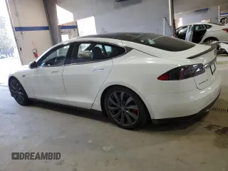 2015 Tesla Model S 85D with VIN 5YJSA1E4XFF110720, listed as a Copart auction lot 48694825 with Not Provided miles and Salvage Title. Bid and sale history available at carsss.com. Image 2.