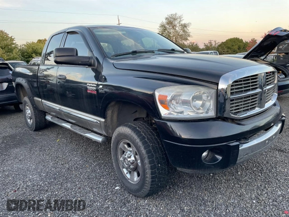 2008 Dodge 3500 Laramie z VIN 3D7MX38AX8G221632, wystawiony jako Copart lot #73439784 z przebiegiem 217 087 mil mil oraz Czysty tytuł • Clean title. Historia ofert i sprzedaży dostępna na DreamBid. Obrazek 1.