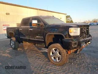 2016 GMC Sierra 2500HD Denali z VIN 1GT12UE81GF211901, wystawiony jako IAAI lot #41305977 z przebiegiem 147 584 mil mil oraz . Historia ofert i sprzedaży dostępna na DreamBid. Obrazek 1.