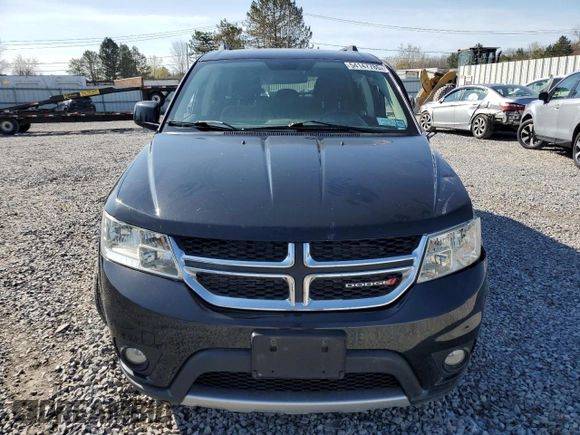 2013 Dodge Journey SXT with VIN 3C4PDDBG3DT572872, listed as a Copart auction lot 54147785 with 147,959 mi miles and Salvage Title. Bid and sale history available at DreamBid. Image 5.