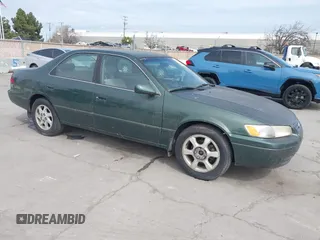 1999 Toyota Camry LE z VIN JT2BF22K9X0229460, wystawiony jako IAAI lot #41729259 z przebiegiem 213 948 mil mil oraz . Historia ofert i sprzedaży dostępna na DreamBid. Obrazek 1.