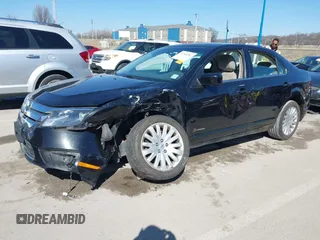 2010 Ford Fusion Hybrid z VIN 3FADP0L39AR396746, wystawiony jako IAAI lot #41764282 z przebiegiem 132 582 mil mil oraz . Historia ofert i sprzedaży dostępna na DreamBid. Obrazek 18.