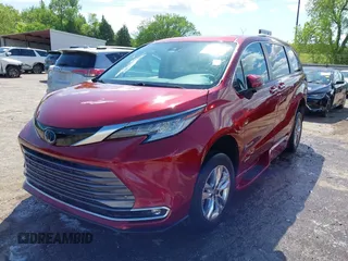 2021 Toyota Sienna Limited z VIN 5TDZRKEC0MS038956, wystawiony jako IAAI lot #42111556 z przebiegiem 47 647 mil mil oraz . Historia ofert i sprzedaży dostępna na DreamBid. Obrazek 2.