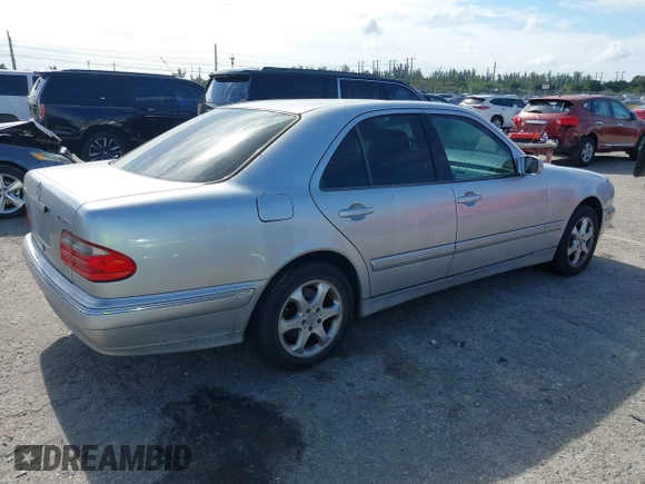 2002 Mercedes-Benz E-Class with VIN WDBJF82J02X070968, listed as a IAAI auction lot 41352216 with 91,704 mi miles. Bid and sale history available at carsss.com. Image 4.