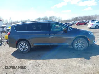 2018 Chrysler Pacifica Touring L with VIN 2C4RC1BGXJR356199, listed as a IAAI auction lot 41886721 with 111,514 mi miles and . Bid and sale history available at DreamBid. Image 13.