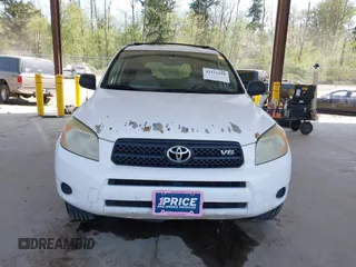 2007 Toyota RAV4 with VIN JTMZK33V075008199, listed as a IAAI auction lot 42111448 with 189,652 mi miles. Bid and sale history available at carsss.com. Image 12.