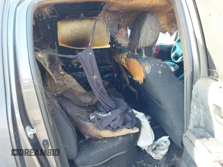 2021 Toyota Tacoma SR z VIN 5TFCZ5AN3MX272033, wystawiony jako IAAI lot #41689129 z przebiegiem Nie podano mil oraz . Historia ofert i sprzedaży dostępna na DreamBid. Obrazek 8.