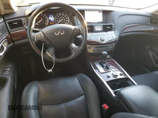 2018 Infiniti Q70 Luxe with VIN JN1BY1PR3JM370674, listed as a Copart auction lot 80849564 with 68,702 mi miles and Salvage title. Bid and sale history available at DreamBid. Image 8.