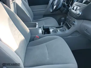 2011 Toyota Highlander with VIN 5TDZK3EH3BS037657, listed as a IAAI auction lot 41270390 with 262,060 mi miles. Bid and sale history available at carsss.com. Image 5.