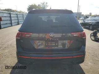 2022 Volkswagen Tiguan SE R-Line Black z VIN 3VVCB7AX0NM056683, wystawiony jako Copart lot #53490225 z przebiegiem 19 993 mil mil oraz Szkoda całkowita • Salvage title. Historia ofert i sprzedaży dostępna na DreamBid. Obrazek 6.