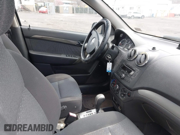 2007 Chevrolet Aveo LT z VIN KL1TG56627B046162, wystawiony jako IAAI lot #42065922 z przebiegiem 116 359 mil mil oraz . Historia ofert i sprzedaży dostępna na DreamBid. Obrazek 5.