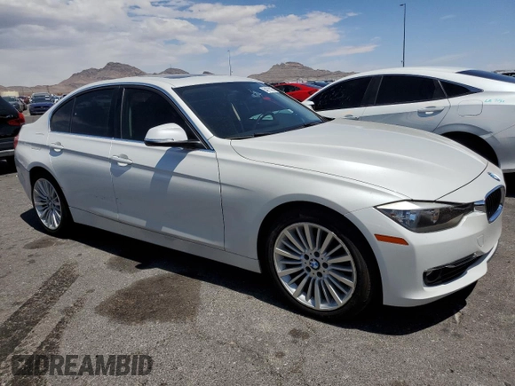 2013 BMW 3 Series 328i z VIN WBA3C1C53DF444720, wystawiony jako Copart lot #54775275 z przebiegiem 71 603 mil mil oraz Szkody całkowita. Historia ofert i sprzedaży dostępna na DreamBid. Obrazek 4.