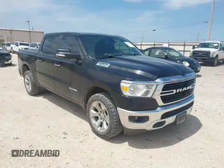 2019 Ram 1500 Big Horn z VIN 1C6RREFT5KN617385, wystawiony jako IAAI lot #42532962 z przebiegiem 148 915 mil mil oraz . Historia ofert i sprzedaży dostępna na DreamBid. Obrazek 1.