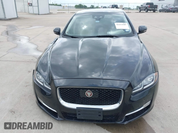 2019 Jaguar XJ z VIN SAJWA1CEXKMW22140, wystawiony jako IAAI lot #42113507 z przebiegiem 24 207 mil mil oraz . Historia ofert i sprzedaży dostępna na DreamBid. Obrazek 12.