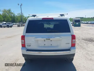2016 Jeep Patriot High Altitude z VIN 1C4NJRFB8GD707642, wystawiony jako IAAI lot #42324960 z przebiegiem 176 344 mil mil oraz . Historia ofert i sprzedaży dostępna na DreamBid. Obrazek 16.