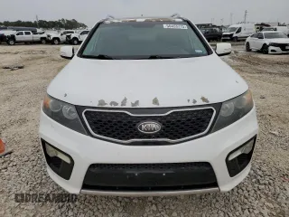 2013 Kia Sorento SX z VIN 5XYKWDA22DG321598, wystawiony jako Copart lot #50453715 z przebiegiem 123 778 mil mil oraz Czysty tytuł • Clean title. Historia ofert i sprzedaży dostępna na DreamBid. Obrazek 5.