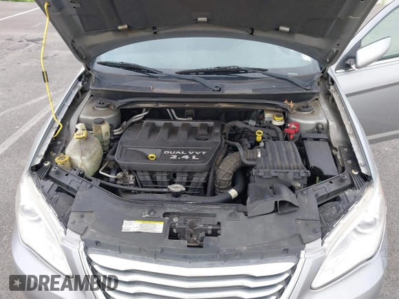 2013 Chrysler 200 LX with VIN 1C3CCBABXDN640536, listed as a IAAI auction lot 39425402 with 188,960 mi miles. Bid and sale history available at carsss.com. Image 10.