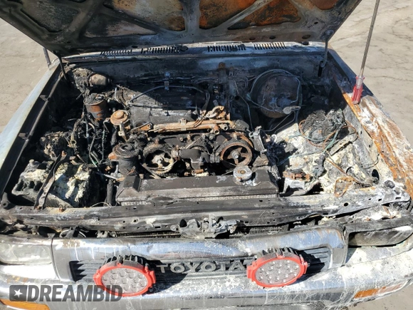 1991 Toyota Pickup DLX z VIN JT4VN13D7M5045456, wystawiony jako Copart lot #77028624 z przebiegiem Nie podano mil oraz Nie do naprawy • Non repairable. Historia ofert i sprzedaży dostępna na DreamBid. Obrazek 12.