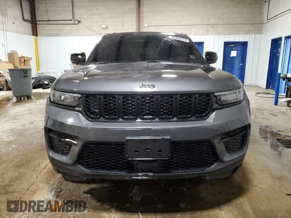 2023 Jeep Grand Cherokee Laredo z VIN 1C4RJHAG7PC620674, wystawiony jako Copart lot #45369315 z przebiegiem 31 754 mil mil oraz Szkoda całkowita • Salvage title. Historia ofert i sprzedaży dostępna na DreamBid. Obrazek 5.