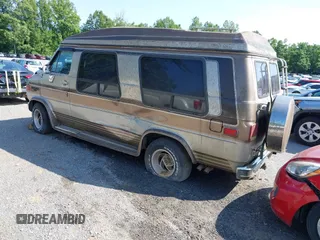 1988 Chevrolet Chevy Van z VIN 1GBEG25K8J7123095, wystawiony jako IAAI lot #42355125 z przebiegiem 92 496 mil mil oraz . Historia ofert i sprzedaży dostępna na DreamBid. Obrazek 3.