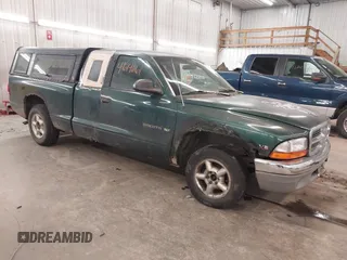 2000 Dodge Dakota with VIN 1B7GL22X4YS628395, listed as a IAAI auction lot 41241161 with 183,374 mi miles. Bid and sale history available at carsss.com. Image 1.