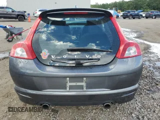 2010 Volvo C30 z VIN YV1672MK4A2179639, wystawiony jako Copart lot #64208674 z przebiegiem 111 494 mil mil oraz Szkody całkowita. Historia ofert i sprzedaży dostępna na DreamBid. Obrazek 6.
