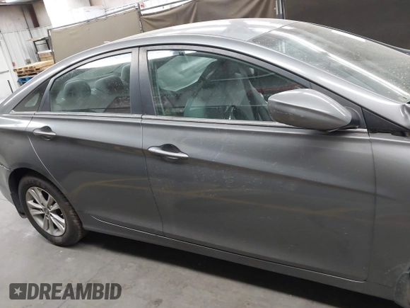 2013 Hyundai Sonata GLS z VIN 5NPEB4AC7DH620868, wystawiony jako IAAI lot #42044355 z przebiegiem 96 671 mil mil oraz . Historia ofert i sprzedaży dostępna na DreamBid. Obrazek 13.