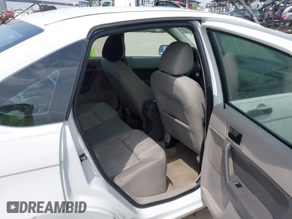 2009 Ford Focus SE with VIN 1FAHP35NX9W203482, listed as a IAAI auction lot 41870714 with 184,823 mi miles. Bid and sale history available at carsss.com. Image 8.