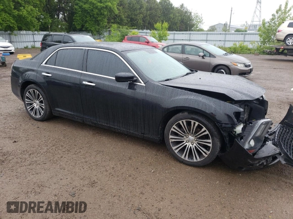 2012 Chrysler 300 S z VIN 2C3CCABG0CH306995, wystawiony jako Copart lot #58811675 z przebiegiem 127 498 mil mil oraz Szkoda całkowita • Salvage title. Historia ofert i sprzedaży dostępna na DreamBid. Obrazek 4.