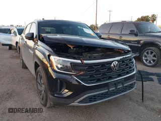 2024 Volkswagen Atlas SE z VIN 1V2JE2CA1RC235989, wystawiony jako IAAI lot #41079770 z przebiegiem 9 723 mil mil oraz . Historia ofert i sprzedaży dostępna na DreamBid. Obrazek 1.